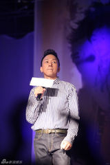 组图：黄家强内地歌迷见面会怀念家驹