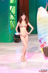 组图：港姐泳装秀热辣美胸 蛮腰翘臀各展风情