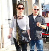 幻灯组图：布兰妮瘦身有成效 兴奋逛家具店