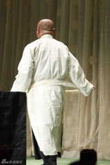 组图：德云社办孔云龙专场 郭德纲受访谈收徒标准