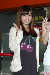 组图：AKB48访台被批不红 不影响三人心情