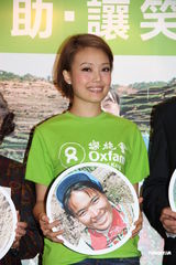 组图：容祖儿分享昆明探访感受 贺好友谢霆锋封帝