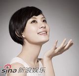 幻灯图集：孙俪清新代言洗眼液 表情可爱白裙飘逸