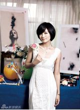 组图：曹曦文变身“甜蜜教主” 演绎夏末缤纷浪漫