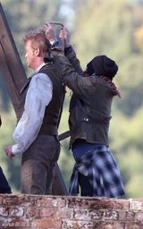 幻灯图集：德普执导音乐录影带 现场“吊死”演员