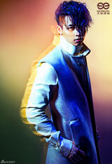 组图：魏晨圣诞大片曝光 炫彩迷幻变潮男