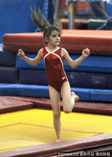 组图：小苏瑞猛练体操 奥运“种子”初长成