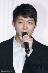 组图：JYJ朴有天金俊秀出席粉丝博览会开幕式