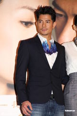 组图：章子怡宣传新片 受访阵仗大否认与霍启山复合