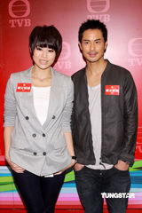 幻灯图集：陈敏之为戏扮妓女 热裤示人“挺”胸上阵