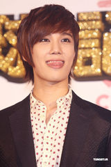 组图：朴政珉拓展演艺事业 林育羣送大汉堡解馋