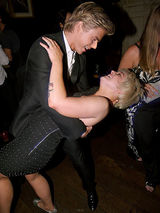 幻灯：洛佩兹出席《就是这样》首映 休杰克曼搞慈善