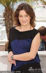 幻灯：蒂姆-伯顿携评委团亮相 金赛贝尔乔凡娜比美