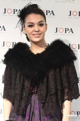 高清组图：亚太影后张榕容露肩走秀 承认喜欢潘玮柏