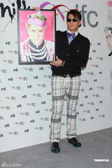 组图：容祖儿靓丽出席活动 郭富城自曝偶像