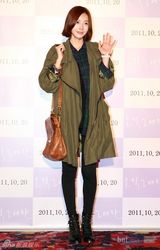 组图：苏志燮韩孝珠新片VIP试映 宋承宪等众星助阵