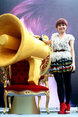 组图：梁静茹叹制作人不好当 新专辑首刷封面现瑕疵