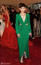 组图：美国时装学院庆典举行 众明星红毯竞艳