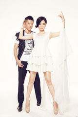 组图：凤凰传奇演唱会票房破九成 写真大片曝光