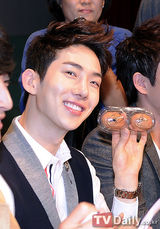 组图：韩男团2AM担任鸡蛋大使宣传营养饮食