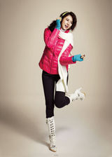 组图：金贤重尹恩惠冬装广告 演绎甜蜜冬季恋人