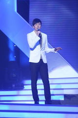 高清组图：新浪网络盛典 满江献唱《中华诵》