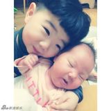 组图：韩国丑萌小正太再曝萌图 小眼咪咪喜感足