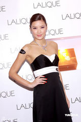 高清图：乐基儿性感代言 称怀孕可能秘而不宣