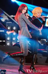 组图：韩团SJ少女时代等亮相《GS&CONCERT》