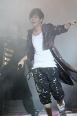 组图：2010快男巡回欢唱会 首站爆棚开唱