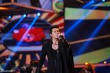 高清图：群星闪耀东方卫视跨年 五月天摇滚全场