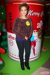 组图：卫兰渴望有爱情滋润 教友被拍后有所避忌