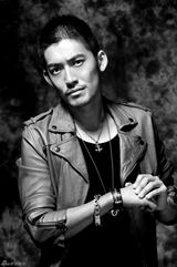 组图：张博冷峻写真曝光 尽现硬汉本色