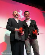 组图：硬汉邵兵助阵F1赛型酷气场受追捧