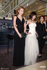 组图：安心亚露美背剪彩 柴智屏劝Makiyo安心工作