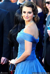 高清组图：奥斯卡红毯潘妮洛普-克鲁兹蓝色礼服