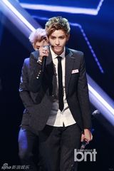 组图：EXO打榜夺冠 前WG宣美复出光脚秀长腿