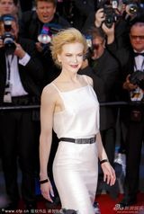 组图：《维纳斯》首映 妮可时尚裙装露背