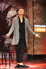 组图：《四大名捕2》首映 三女逼邓超跳钢管舞