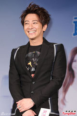 组图：《女王的诞生》孙耀威抱起杨谨华体力佳