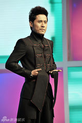 幻灯：黄征复古军装领风尚 成“北京印”时尚先生