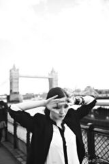 组图：小宋佳黑白大片文艺化身默片名伶