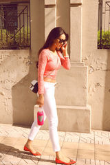 组图：爱戴复古时尚街拍 展蛮腰秀曲线