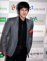 高清图：少女时代等出席首尔文化艺术大奖颁奖典礼