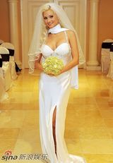 高清组图：霍利-曼迪森低胸拍广告 和“猫王”办婚礼