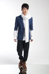 组图：许诺拍摄新造型照 帅气忧郁并存秀气质