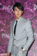 组图：隋棠名表展露消瘦身材 吴尊英挺帅气魅力难挡