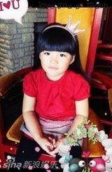 组图：王诗龄卖萌照撞脸童年王菲