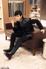 组图：陈晓东曝秋冬写真 气质优雅俊朗帅气