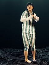 组图：梅婷《疯人院》里日臻成熟 舞台魅力征服全场